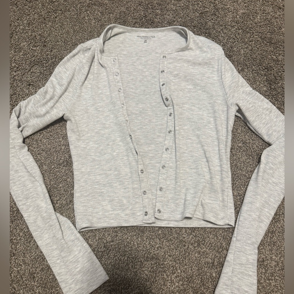Abercrombie & Fitch Heather Light Gray Snap-Front Ribbed Top NWOT